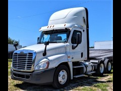 BUY FREIGHTLINER CASCADIA 2016 TANDEM DAY CAB SEMI, afetrucks